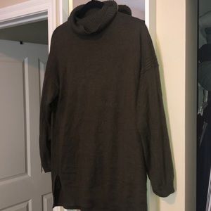 OLIVE TURTLE NECK